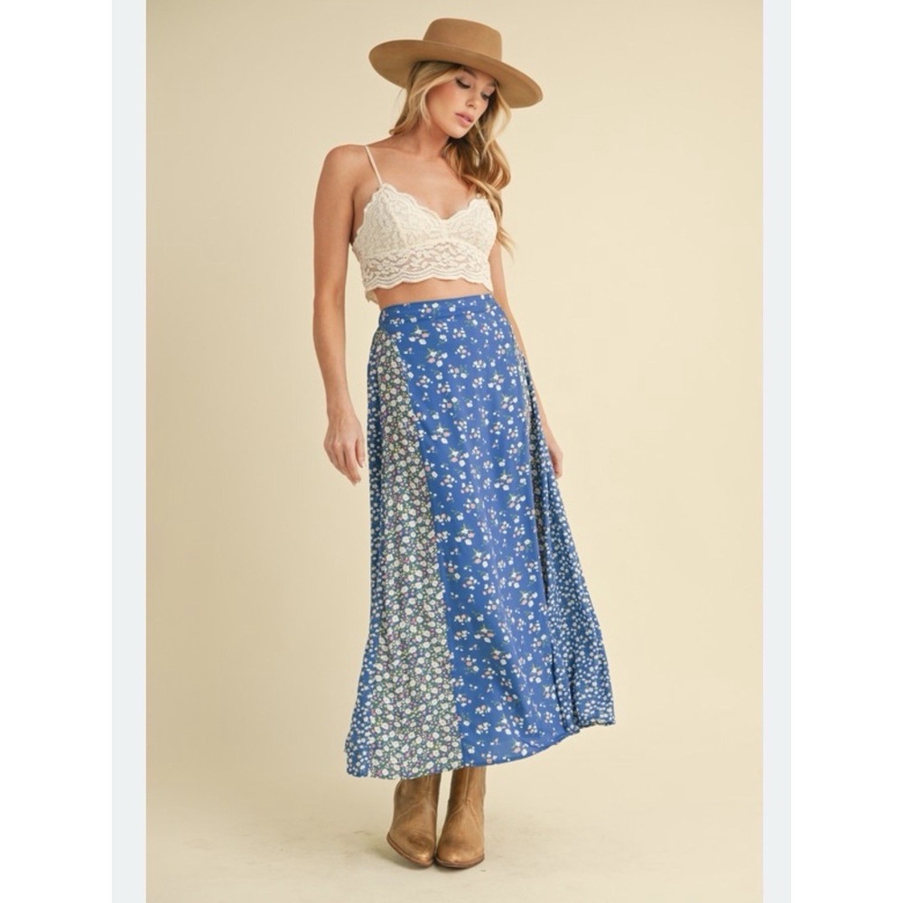 Aemi + Co Melanie Floral Pattern Midi Flowy Skirt Blue Pattern Size Small Boho